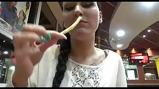 Dikenler ile sandalet içine çeviri (1 porno film oynat / 3)